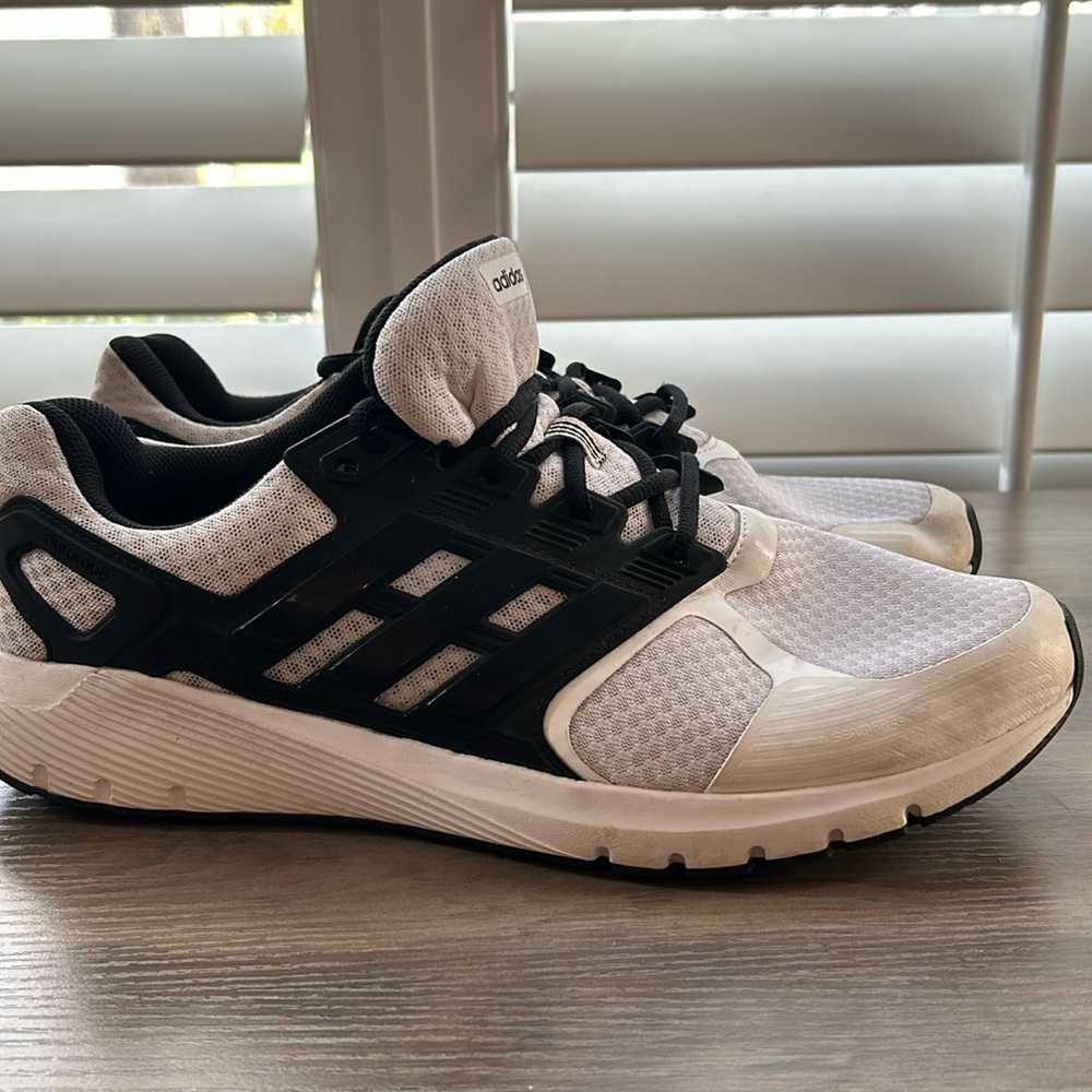 Men’s Adidas EUC size 13